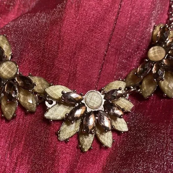 3 Floral Cluster 15” Neckalce - Picture 2 of 4